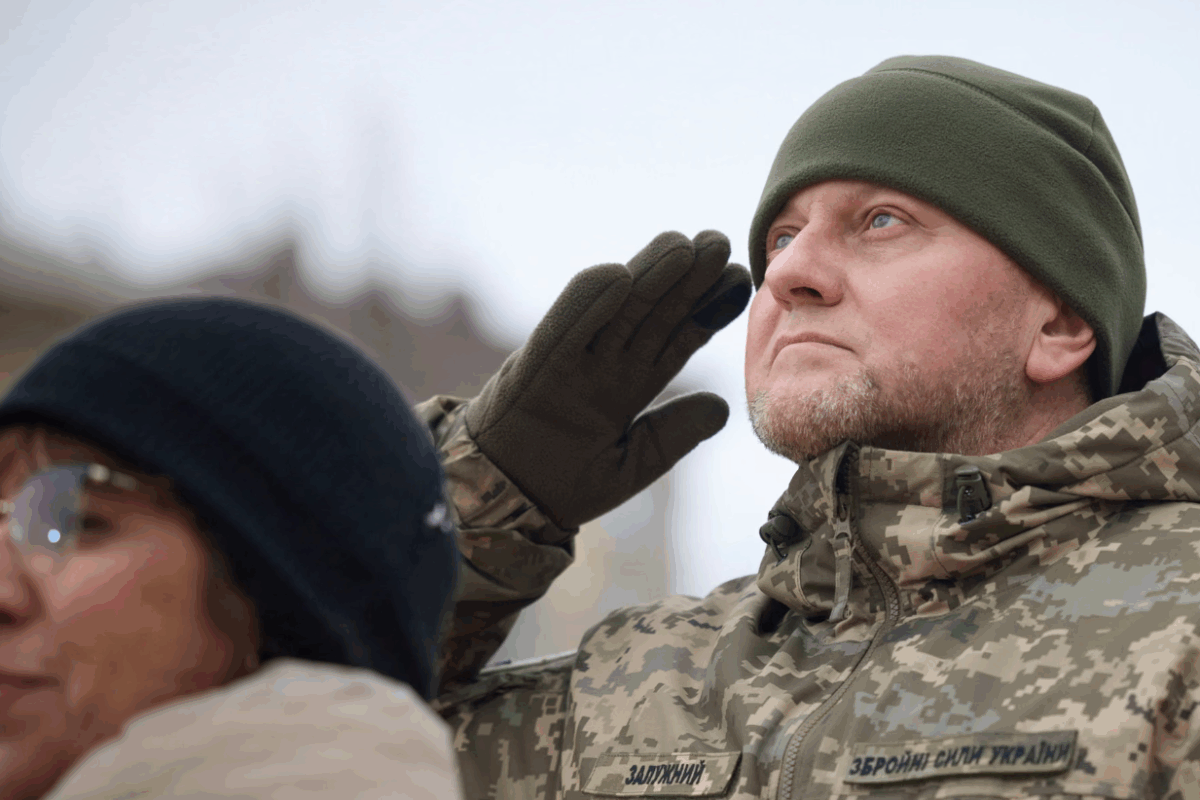 Βαλέρι Ζαλούζνι: Ο πρώην στρατηγός που όλοι πιστεύουν πως θα διαδεχθεί το Ζελένσκι