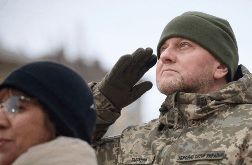 Βαλέρι Ζαλούζνι: Ο πρώην στρατηγός που όλοι πιστεύουν πως θα διαδεχθεί το Ζελένσκι