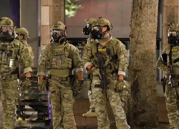 Ο Τραμπ στέλνει στρατό στο Πόρτλαντ και απειλεί το Σικάγο – ”Εξουσιοδοτώ κάθε χρήση βίας, εφόσον είναι απαραίτητη”