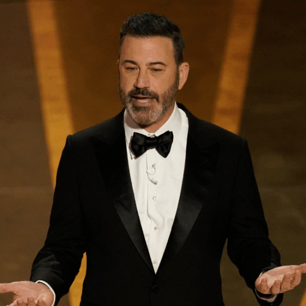 Ο Τζίμι Κίμελ επιστρέφει στον αέρα του ABC μετά τη θύελλα αντιδράσεων