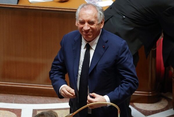 Η Γαλλία σε πολιτική δίνη: Έπεσε η κυβέρνηση Μπαϊρού