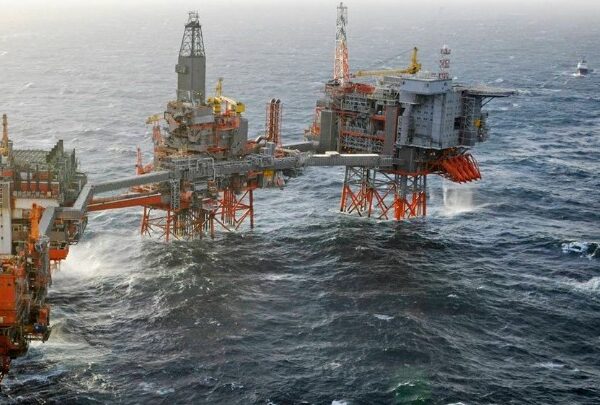 Chevron και HELLENiQ Energy διεκδικούν τα θαλάσσια «οικόπεδα» της Κρήτης και της Πελοποννήσου