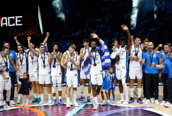 Eurobasket 2025: Η Ελλάδα το χάλκινο – Οι φίλαθλοι το… έμφραγμα!