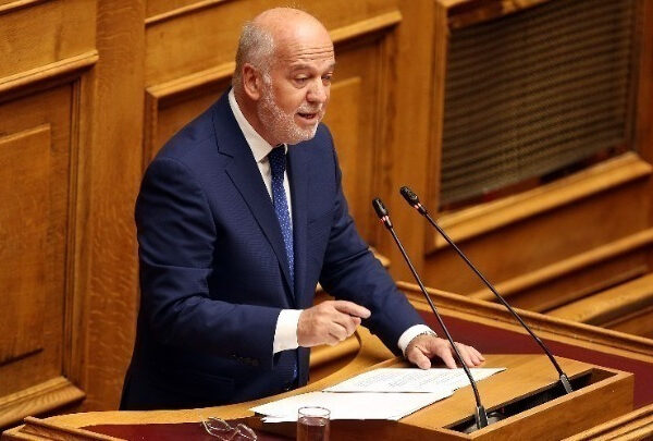 Σφοδρή σύγκρουση για το νομοσχέδιο του υπουργείου Δικαιοσύνης με “βαριές” κουβέντες – «Λατρεύετε τους δολοφόνους»- «Πολιτικά αχρείος»