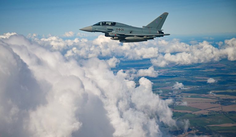 Το ΝΑΤΟ μπροστά στο δίλημμα: Κατάρριψη ρωσικών αεροσκαφών ή αποφυγή κλιμάκωσης;