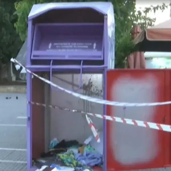 Τραγωδία στη Γλυφάδα: Νεκρός άνδρας σε κάδο ανακύκλωσης ρούχων