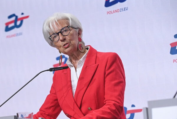 Ανάλυση / Λαγκάρντ για πολιτική αστάθεια στη Γαλλία: «Οι αγορές ανησυχούν, αλλά δεν υπάρχει λόγος για ΔΝΤ»