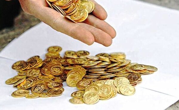 Χρυσές Λίρες: Η τιμή αγγίζει έναν κατώτατο μισθό καθώς ο χρυσός σπάει&hellip;