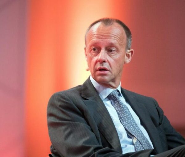 Μερτς: «Όλοι κάναμε λάθος με τον Πούτιν» – Στο ναδίρ η δημοτικότητα της κυβέρνησης