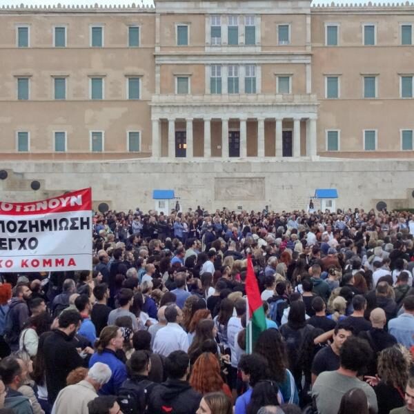 Σύνταγμα: Μαζικό κύμα αλληλεγγύης στον Πάνο Ρούτσι και τον αγώνα του για&hellip;