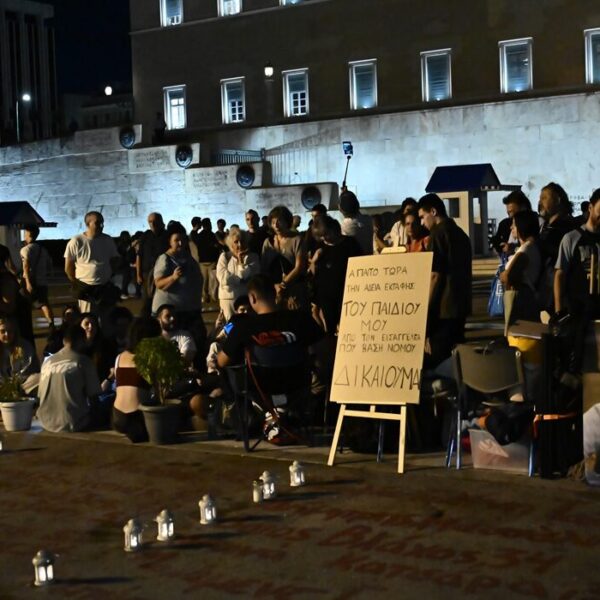 Κατέρρευσε ο απεργός πείνας Δημήτρης Οικονομόπουλος – Μεταφέρθηκε στο νοσοκομείο