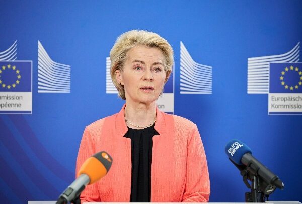 Παρέμβαση GPS στο αεροσκάφος της φον ντερ Λάιεν: Υποψίες για ρωσική εμπλοκή – Η ΕΕ ενισχύει την άμυνα στον κυβερνοχώρο και το διάστημα