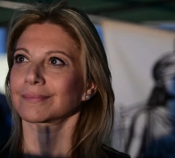 Νέα καταγγελία Καρυστιανού για τις εκταφές στα Τέμπη: «Ετοιμάζουν fast track διαδικασία με επιλεγμένους ιατροδικαστές»