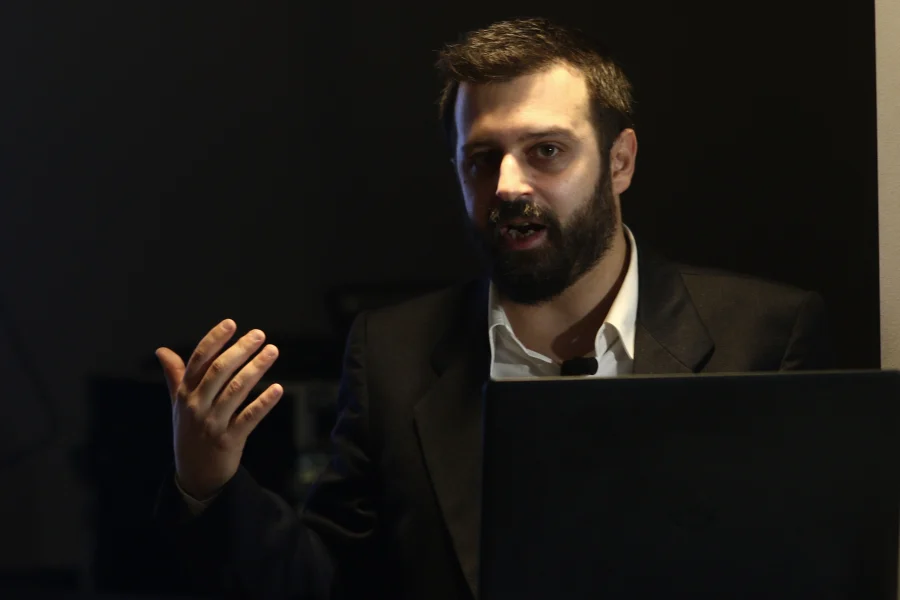 Άγγελος Σεριάτος: Κατακερματισμένο το κομματικό σύστημα με πιεσμένη κυβέρνηση και αδύναμη αντιπολίτευση