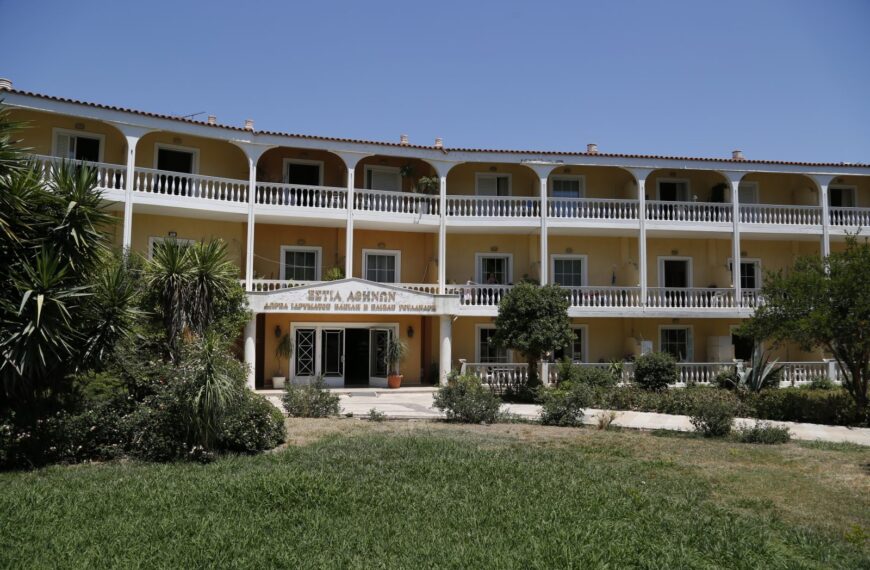 Διαμάχη κυβέρνησης – Δήμου Αθηναίων για το Γηροκομείο Αθηνών: «Αιφνιδιαστική παρέμβαση» ή «αναγκαία εποπτεία»;