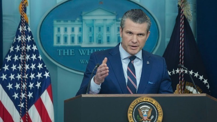 Πέγκι Νούναν / Ο δυσάρεστος Πιτ Χέγκσεθ