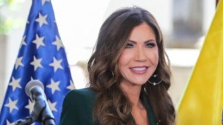 Ο Τραμπ κηρύσσει το Σικάγο “εμπόλεμη ζώνη” – Οι ΗΠΑ στα πρόθυρα&hellip;