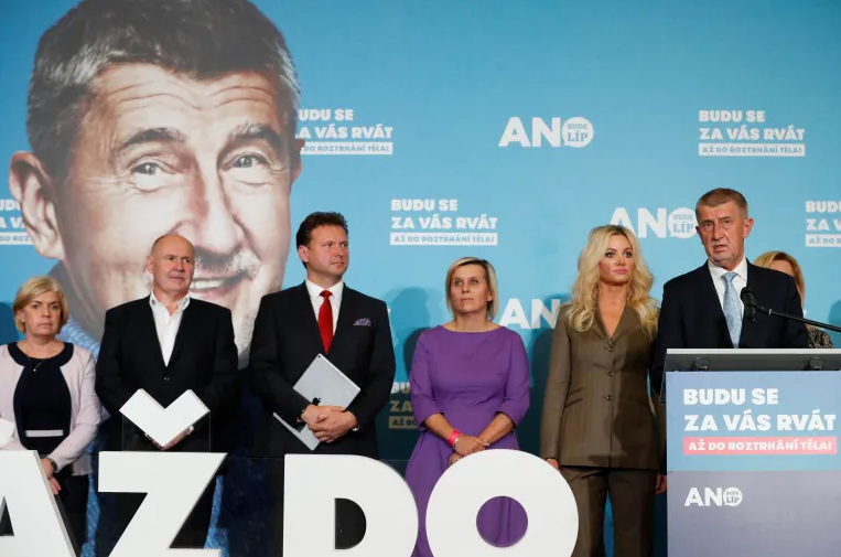 Η Τσεχία ψηφίζει: Φόβοι για ακροδεξιά στροφή και νέο ρήγμα στην Ευρώπη