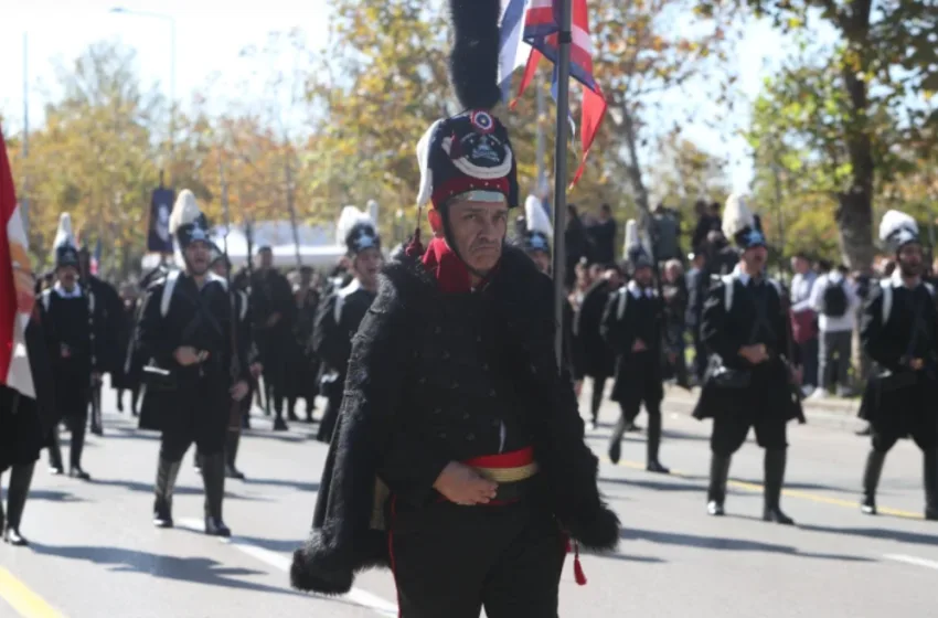 Παρέλαση στη Θεσσαλονίκη: Οργή για τη συμμετοχή ακροδεξιάς οργάνωσης