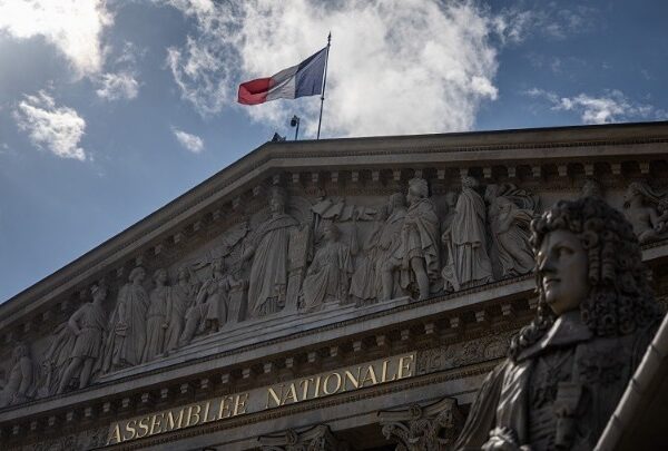 Η Γαλλία σε πολιτικό αδιέξοδο: Ο προϋπολογισμός του 2026 πυροδοτεί νέα κρίση εξουσίας για τον Εμανουέλ Μακρόν