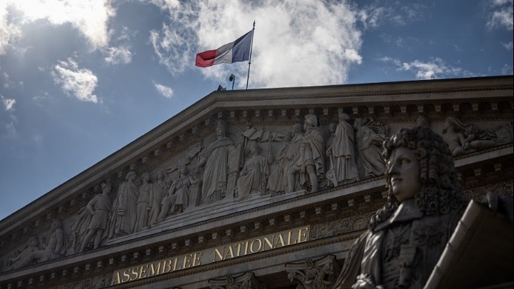 Η Γαλλία σε πολιτικό αδιέξοδο: Ο προϋπολογισμός του 2026 πυροδοτεί νέα κρίση&hellip;