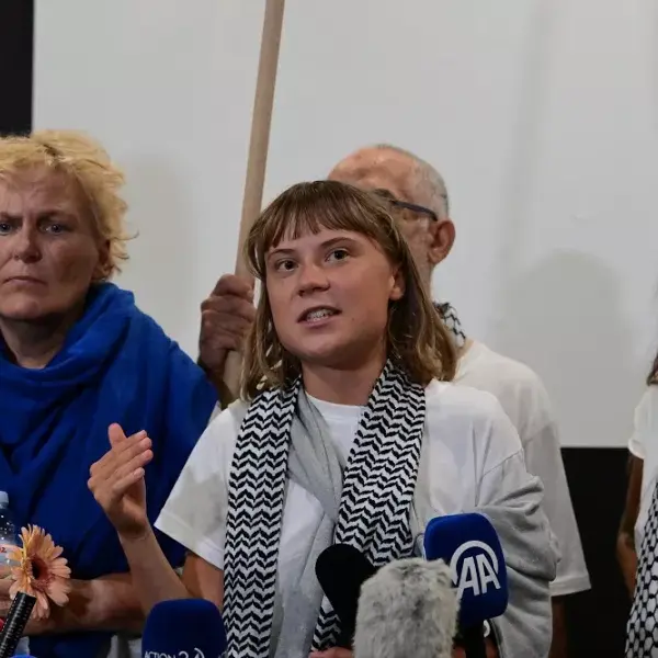 Γκρέτα Τούνμπεργκ από την Αθήνα: «Μπροστά στα μάτια μας διαπράττεται γενοκτονία – Κανείς δεν μπορεί να πει ότι δεν ήξερε»