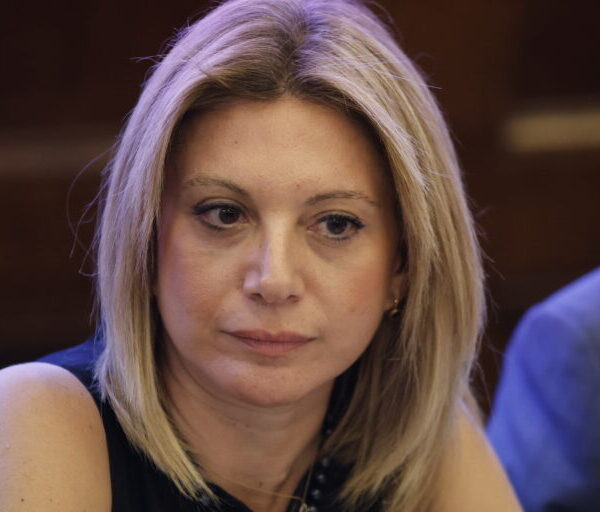 Από τον αγώνα για τα Τέμπη σε μια «διαφορετική» συλλογική πρωτοβουλία: Τι λέει η Μαρία Καρυστιανού