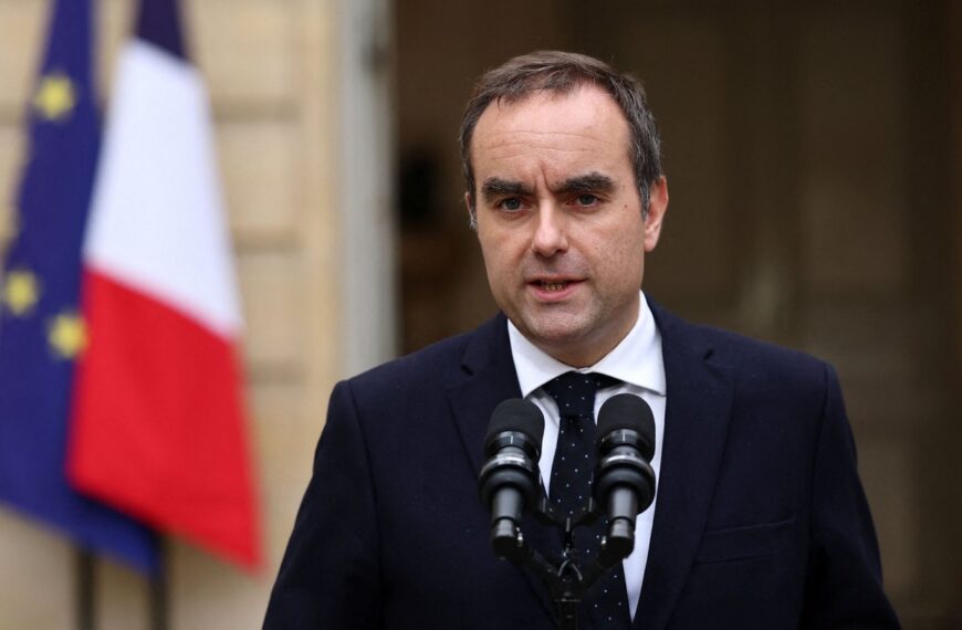 Η Γαλλία σε νέα πολιτική δίνη: Ο Λεκορνί παραιτείται μετά από μόλις&hellip;