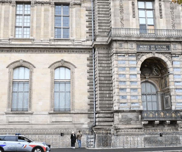 Η ληστεία του αιώνα στο Λούβρο: Πλήγμα στην καρδιά της Γαλλίας και&hellip;