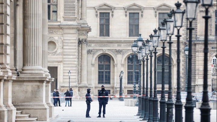Σύλληψη υπόπτων για την κλοπή στο Λούβρο