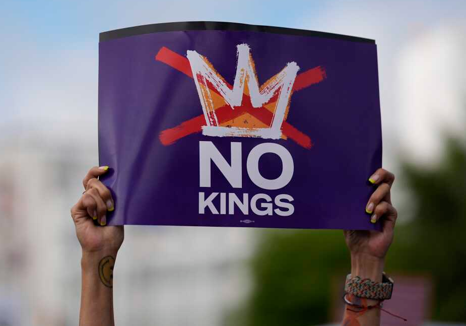 ΗΠΑ: Το κίνημα “No Kings” ξαναβγαίνει στους δρόμους κατά του Τραμπ και υπέρ της δημοκρατίας