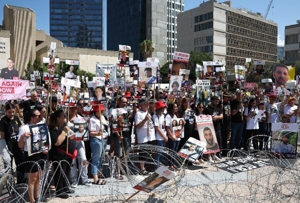 Έλι Σαράμπι / Τι με δίδαξε η ομηρία μου