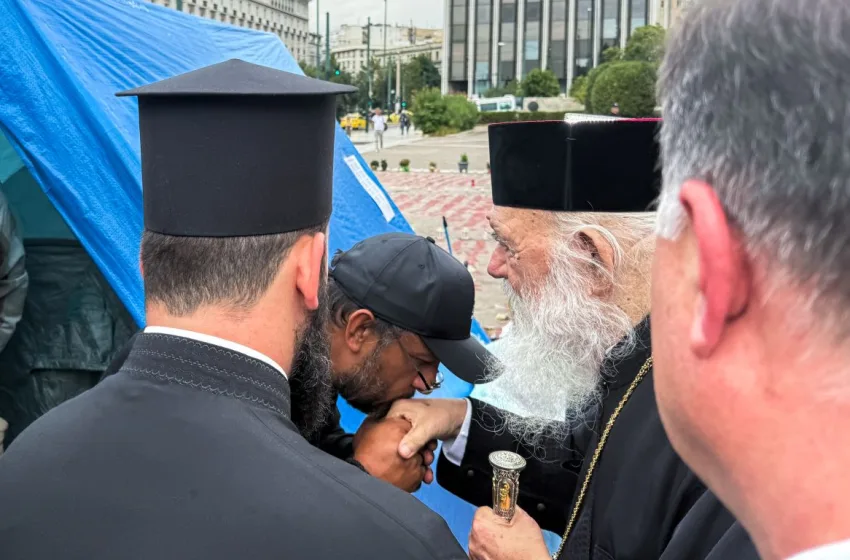 Ο Ιερώνυμος στο πλευρό του Πάνου Ρούτσι: Συμπαράσταση στην 22η ημέρα απεργίας πείνας