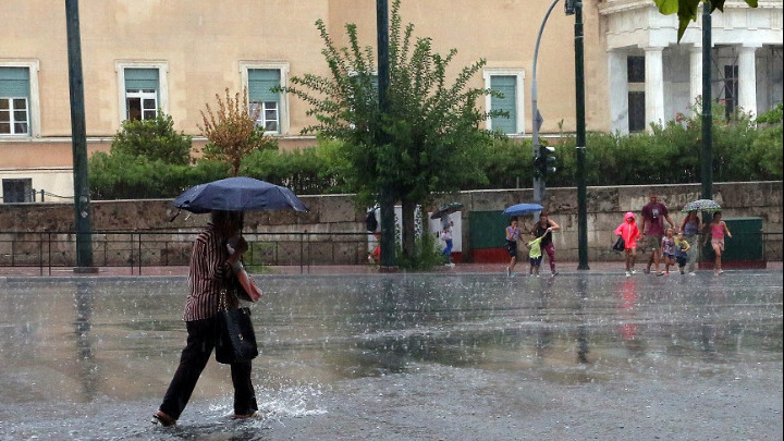 Σφοδρή κακοκαιρία πλήττει τη χώρα – Ισχυρές βροχές, καταιγίδες και χαλαζοπτώσεις