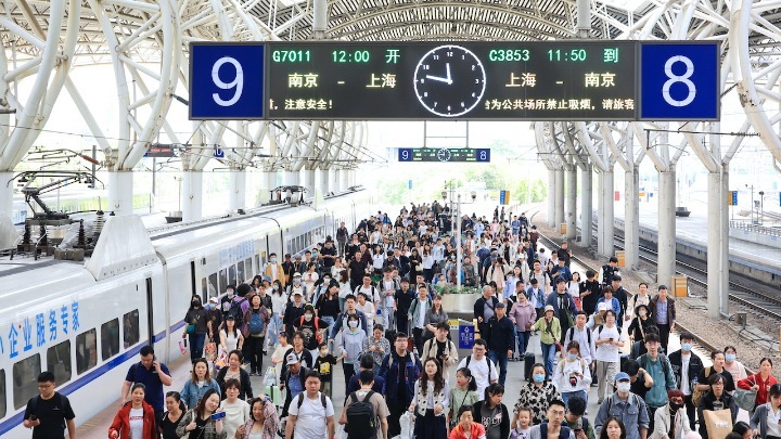 Πολύχρωμη Κίνα: Ρεκόρ μετακινήσεων και κατανάλωσης στις φετινές εορτές για την Εθνική Ημέρα…