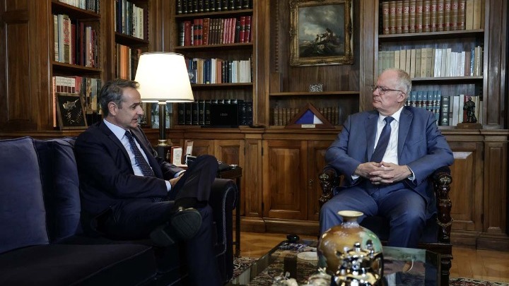 Συνάντηση πρωθυπουργού – ΠτΔ: Η Ελλάδα έχει να διαδραματίσει έναν πολύ σημαντικό ρόλο στη Μέση Ανατολή- Πρέπει να διαφυλαχτεί ο χαρακτήρας του μνημείου του Άγνωστου Στρατιώτη