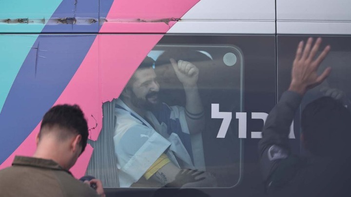 Έκρηξη χαράς στη Ραμάλα με την άφιξη λεωφορείων που μεταφέρουν Παλαιστινίους που απελευθερώθηκαν&hellip;