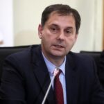 Εμπρηστική επίθεση στο γραφείο του Χάρη Θεοχάρη στον Άγιο Δημήτριο