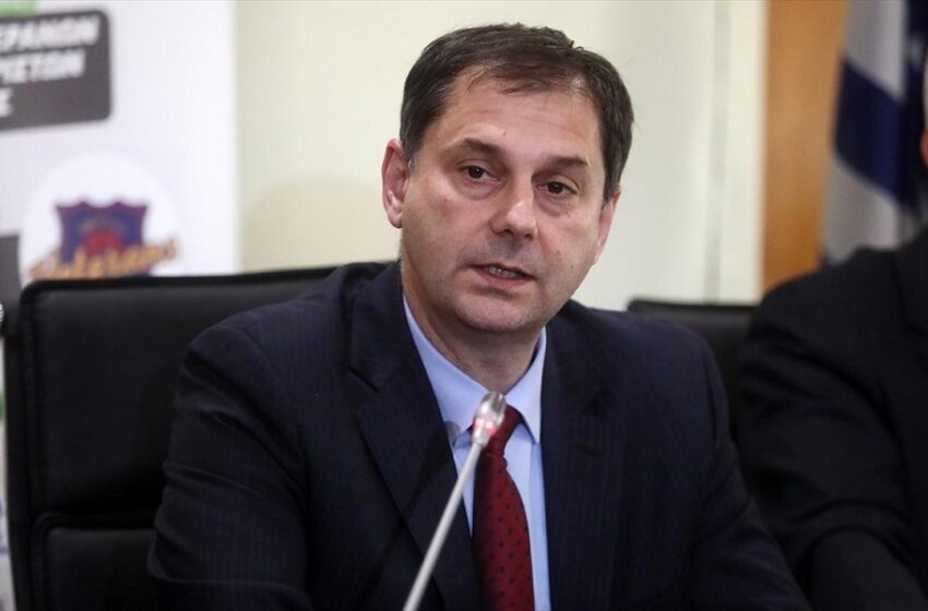 Εμπρηστική επίθεση στο γραφείο του Χάρη Θεοχάρη στον Άγιο Δημήτριο