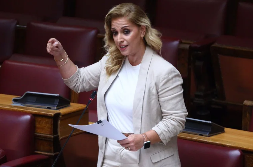 Αντιπαράθεση Μπάρκα – Χρηστίδου με καταγγελίες για απειλές – “Αν ξαναγελάσεις την ώρα που μιλάω θα σου σπάσω τα μούτρα”