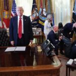 «Τι κάνει η γάτα σου όταν εσύ πνίγεσαι στο δωμάτιο»