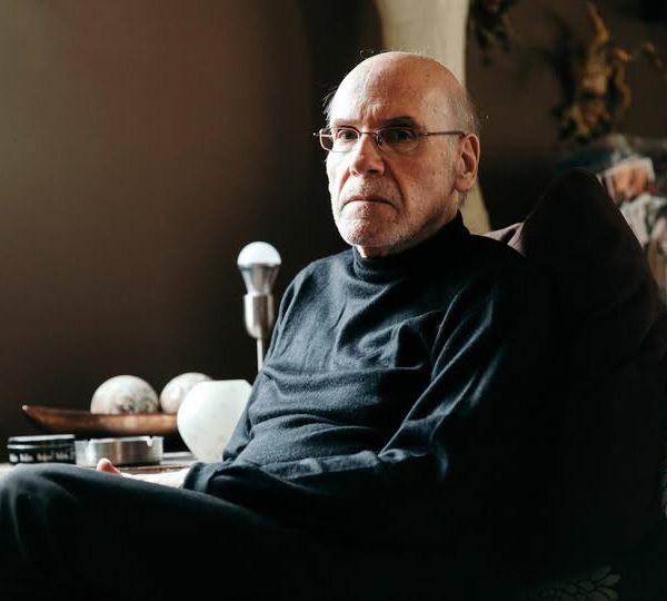 Αργύρης Ζήλος (1952–2025): Ο άνθρωπος που δίδαξε στην Ελλάδα πώς να ακούει&hellip;