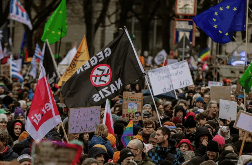 Λιγότεροι ακροδεξιοί, περισσότερη δυσπιστία: η «γκρίζα ζώνη» της γερμανικής δημοκρατίας