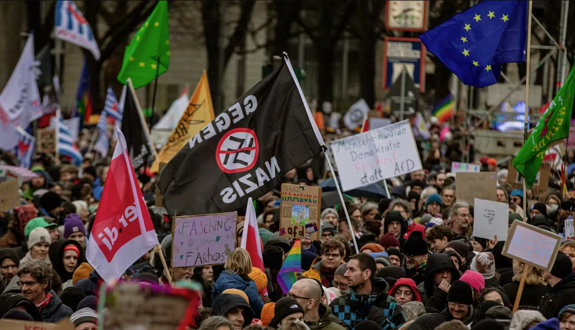 Λιγότεροι ακροδεξιοί, περισσότερη δυσπιστία: η «γκρίζα ζώνη» της γερμανικής δημοκρατίας