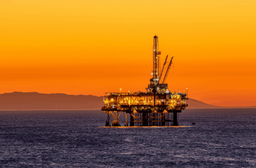 Ανάλυση / Γιατί οι συμφωνίες για LNG και υδρογονάνθρακες στο Ιόνιο αλλάζουν τα δεδομένα;