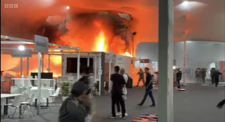 Στις φλόγες ο συνεδριακός χώρος της COP30 στο…