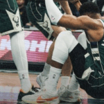 Αγωνία για τον Γιάννη Αντετοκούνμπο και δεύτερη σερί ήττα για τους Μπακς στο Κλίβελαντ