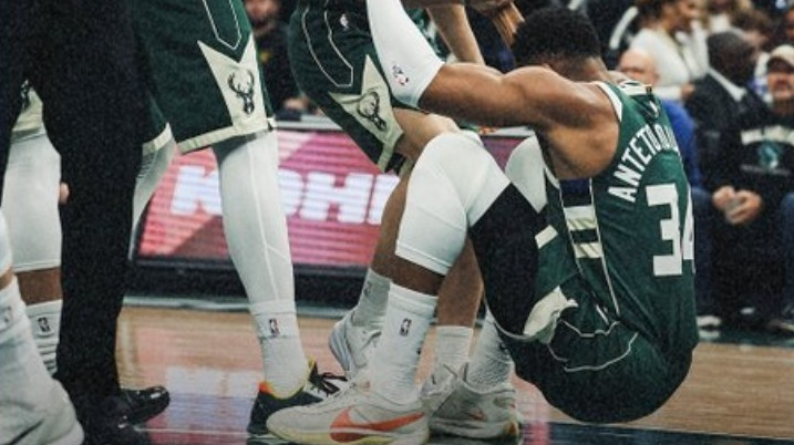 Αγωνία για τον Γιάννη Αντετοκούνμπο και δεύτερη σερί ήττα για τους Μπακς στο Κλίβελαντ