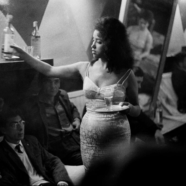 Η Magnum Gallery στο Paris Photo Fair: Σκιές, πρόσωπα και στιγμές εσωστρέφειας&hellip;