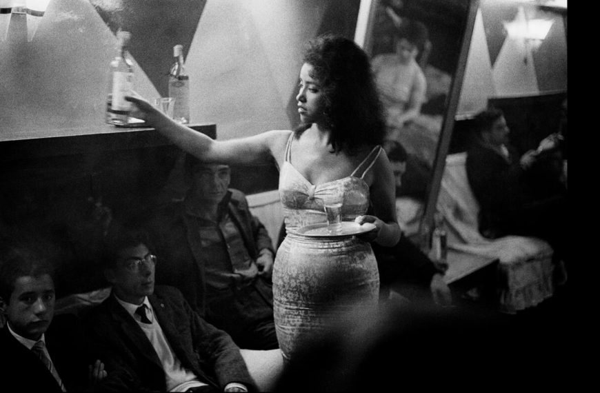 Η Magnum Gallery στο Paris Photo Fair: Σκιές, πρόσωπα και στιγμές εσωστρέφειας στη Λατινική Αμερική